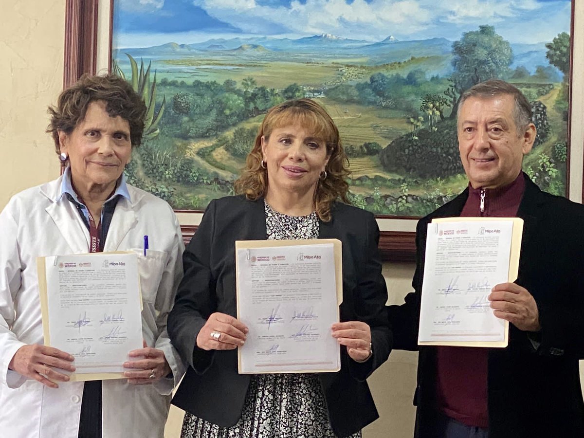 ISSSTE_mx's tweet photo. El DG, @drpedrozenteno, la alcaldesa de Milpa Alta, Judith Vanegas Tapia, así como autoridades del #Issste y @GobMilpaAlta firmaron el convenio de colaboración de Estrategia Transversal de Atención primaria de Salud ECOS (Equipos comunitarios de Salud). #IsssteAlMomento. https://t.co/Bwfrney0Y7