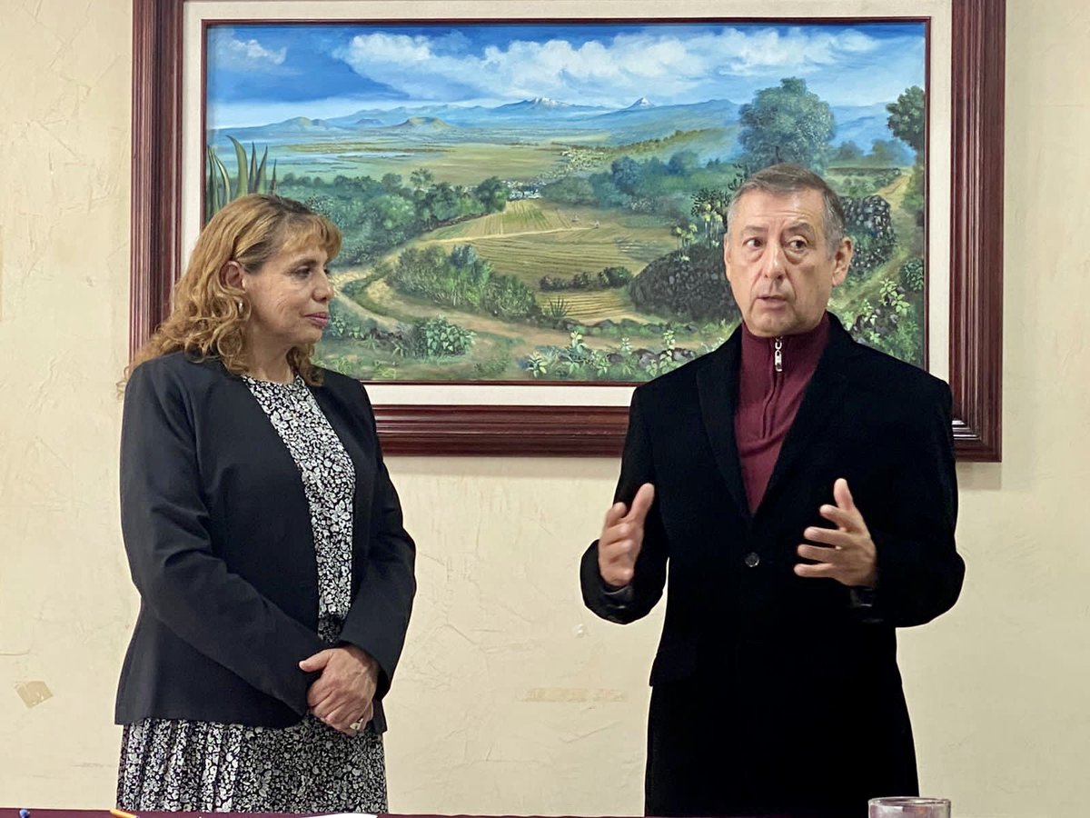 ISSSTE_mx's tweet photo. El DG, @drpedrozenteno, la alcaldesa de Milpa Alta, Judith Vanegas Tapia, así como autoridades del #Issste y @GobMilpaAlta firmaron el convenio de colaboración de Estrategia Transversal de Atención primaria de Salud ECOS (Equipos comunitarios de Salud). #IsssteAlMomento. https://t.co/Bwfrney0Y7