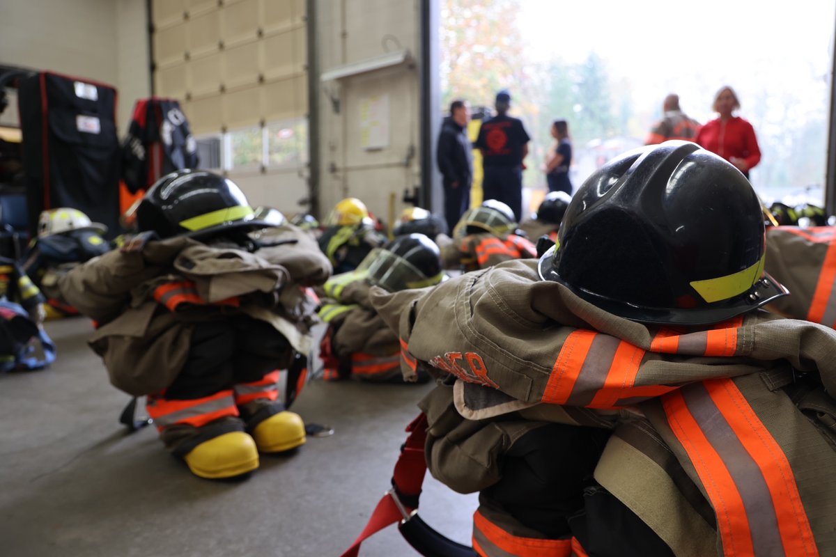 NVCFD's tweet photo. This week the First Nations Emergency Services Society and NVCFD  held intensive training for teenagers and Indigenous youth, providing new skills and exposure for a future career in firefighting. @fnessbc @CityOfNorthVan https://t.co/seZA7RxaPc