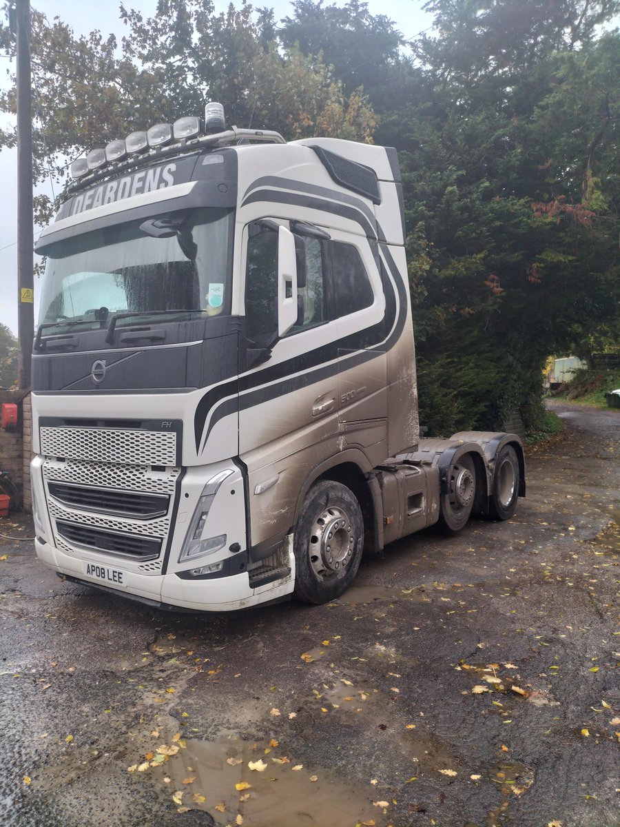 giggley74's tweet photo. 6hrs to clean after 6 days of pk's #deardenshaulage #bulkhaulage #volvofh500 https://t.co/SeeaMUiZuC