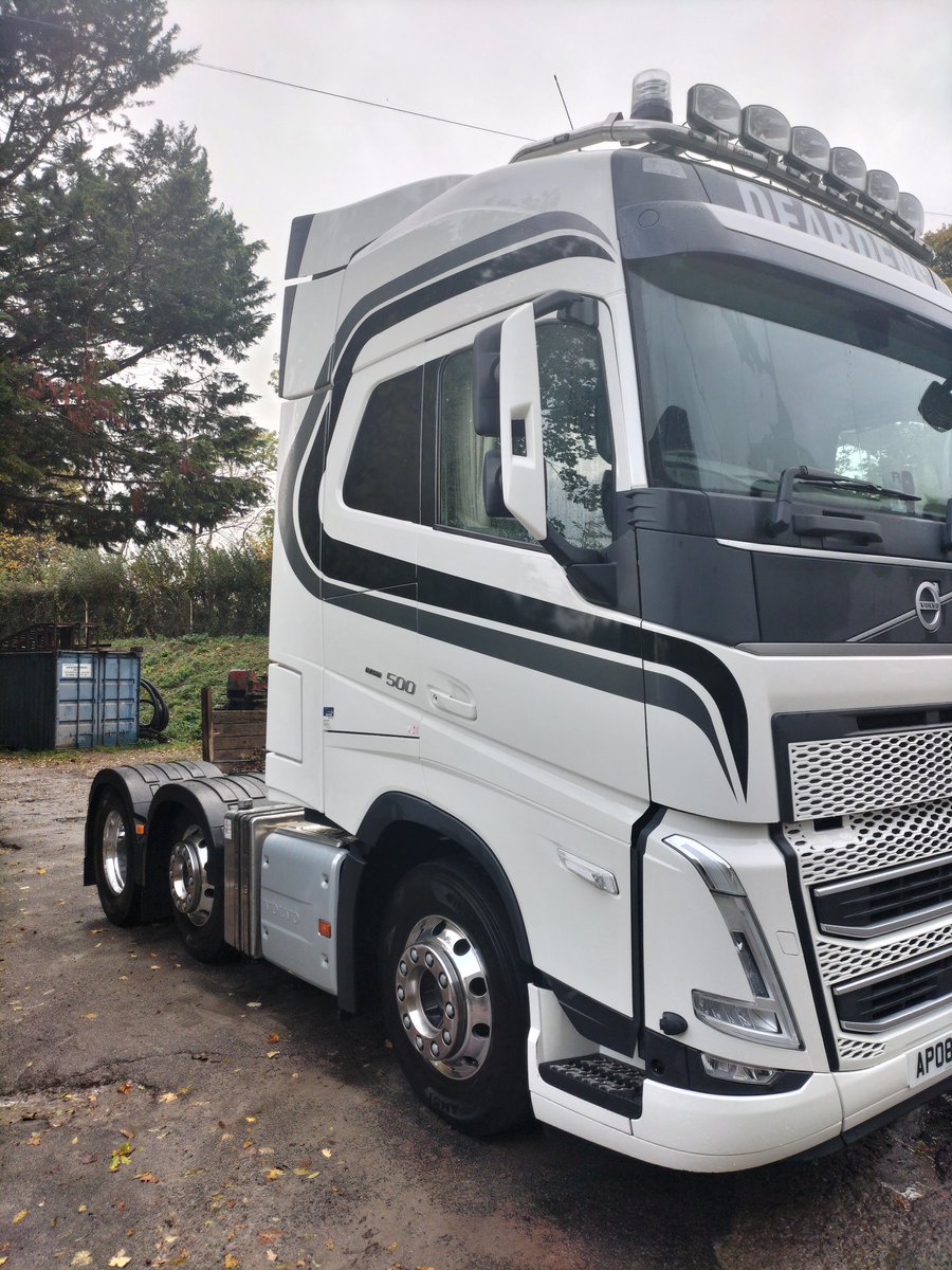 giggley74's tweet photo. 6hrs to clean after 6 days of pk's #deardenshaulage #bulkhaulage #volvofh500 https://t.co/SeeaMUiZuC