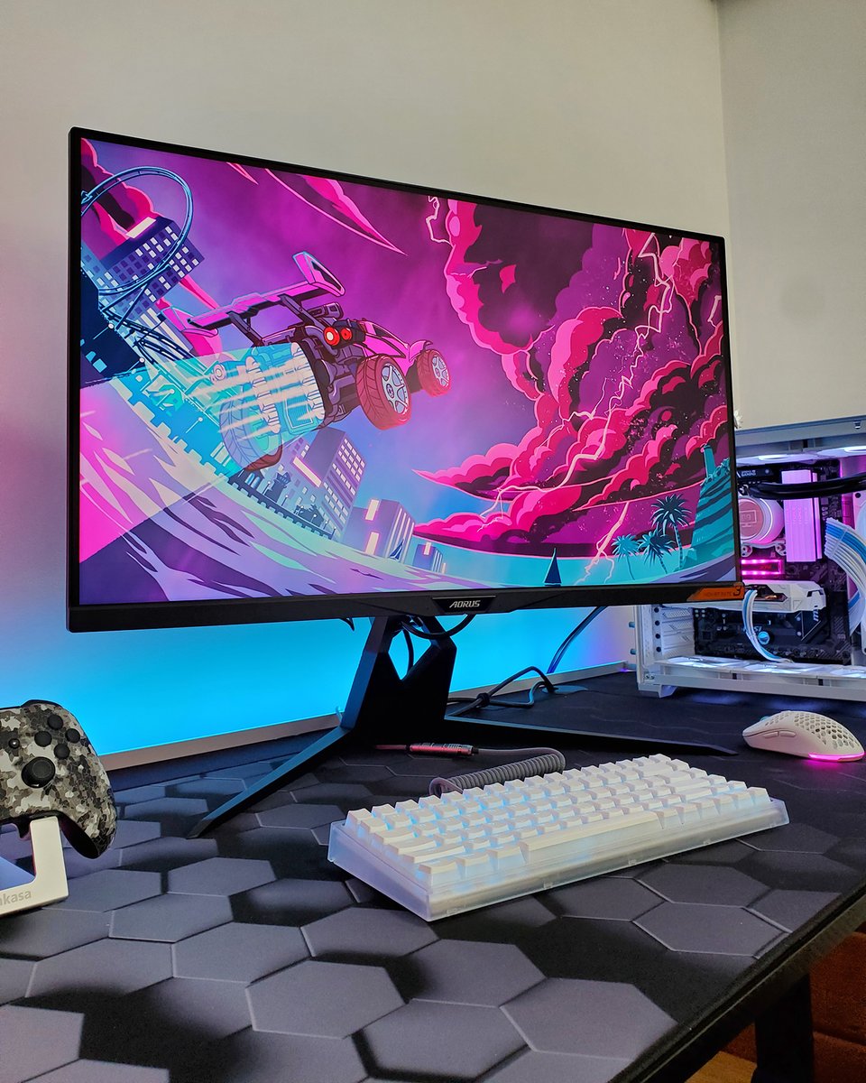 AORUS_Nordic's tweet photo. Aorus makes - besides kickass motherboards and graphics cards - also high performance gaming monitors. Have a look-see at this FI32Q - 32 inch Superspeed IPS 1440P display from 99setups

#Aorus #FI32Q #AorusMonitor #GamingMonitor #PCBuild #PGGamer https://t.co/GZRjwEan2h
