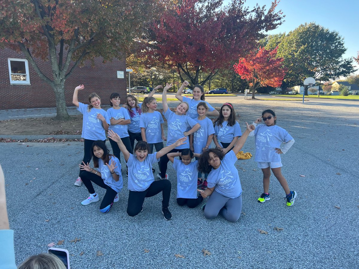LeolaElementary's tweet photo. Leola’s Girls on the Run looking good! https://t.co/3oGxU8ojqd