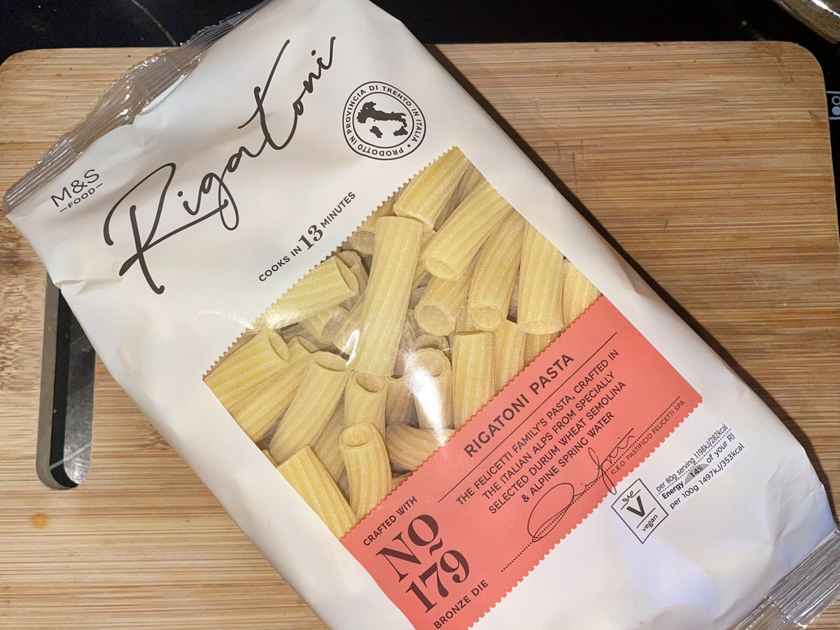 NeophyteCook's tweet photo. Rigatoni Alla Norcina: Italian sausage from @salsicciamo cooked in white wine, cream and Parmesan. A rich creamy and indulgent Friday night dinner. @notorious_foodie 

#London #Surbiton #Norcina #Rigatoni #Sage #Pasta #Cream #ItalianSausage #WhiteWine #FridayNightDinner https://t.co/Zw4odMTqHN