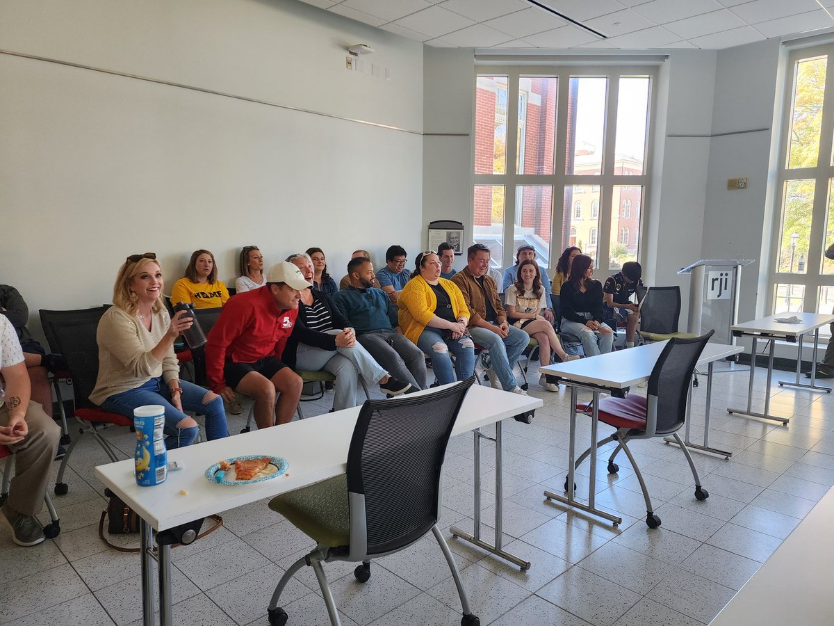 jnevalga's tweet photo. Alums in the front, students in the back...the KOMU Real World Homecoming Luncheon is back! 🙌🏽 Happy Homecoming Mizzou! #Miz @mujschool https://t.co/p9rV7dT8fJ