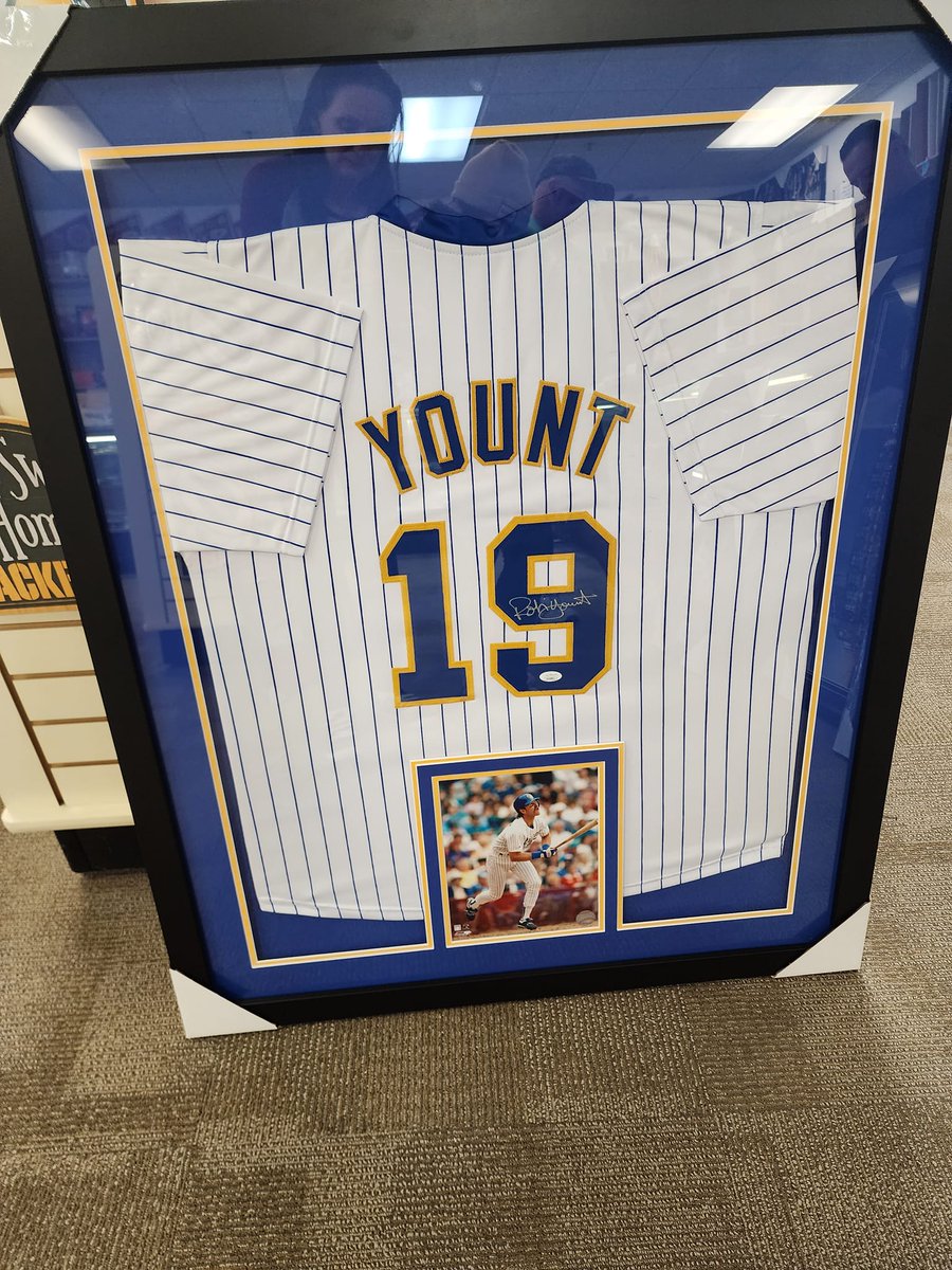 HappyEndingsWI's tweet photo. Some of the great items at the Happy Endings Auction tomorrow

#packers #yount #brewers #bucks #cats #kittens #auction #aaronrodgers #giannisantetokounmpo https://t.co/9MkXegqySy