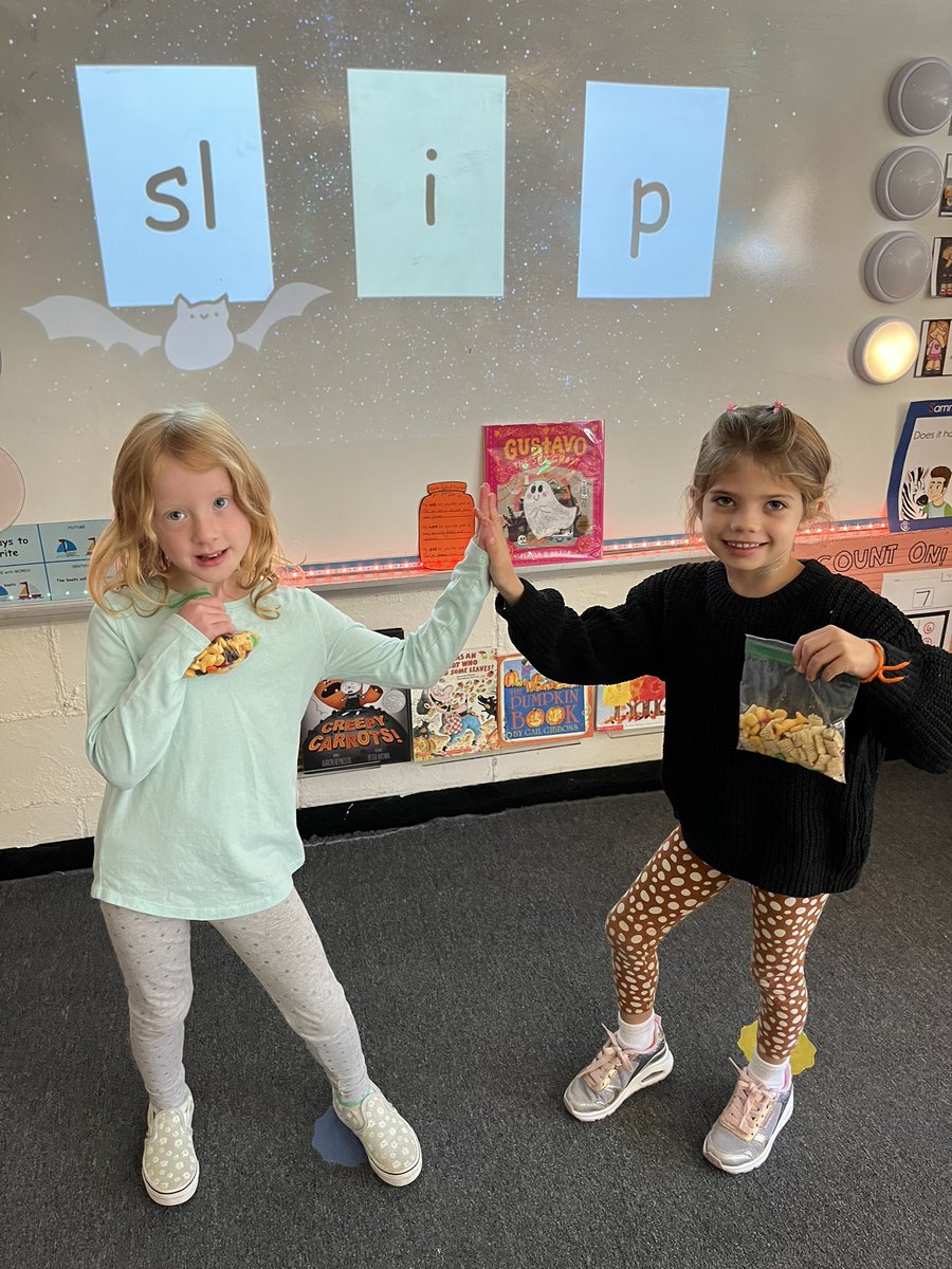 MsMillerWAY's tweet photo. What better way to learn about blends than by getting hands on and making trail mix??? Not only did students come to understand that blends are letters that come together, but keep their sounds, they also got a yummy treat to go along with it! @DPalaia @IMSEOG #waysiderocks https://t.co/dERrfO3pNd