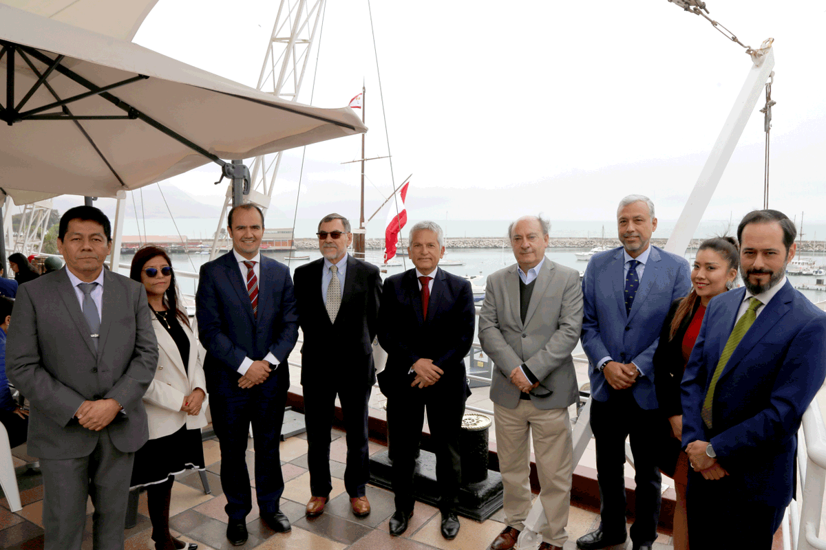 APN_PuertosPeru's tweet photo. 📌 La Alta Dirección de la APN recibió a los directores y ejecutivos de la Empresa Portuaria Valparaíso #Chile, quienes presentaron el puerto de Valparaíso y sus proyectos en curso, con el fin de intercambiar experiencias y conocer los avances del Terminal Portuario del Callao. https://t.co/amSFZpgLI4