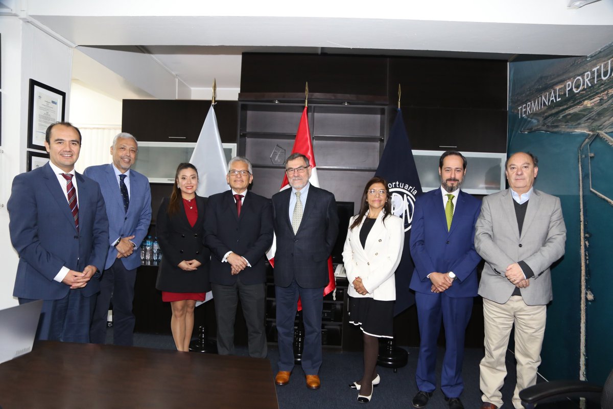 APN_PuertosPeru's tweet photo. 📌 La Alta Dirección de la APN recibió a los directores y ejecutivos de la Empresa Portuaria Valparaíso #Chile, quienes presentaron el puerto de Valparaíso y sus proyectos en curso, con el fin de intercambiar experiencias y conocer los avances del Terminal Portuario del Callao. https://t.co/amSFZpgLI4