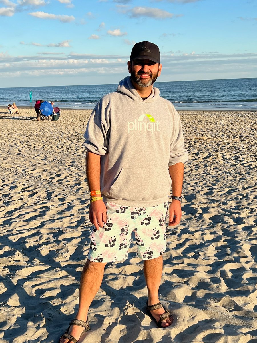 KathleenECraig's tweet photo. Friend and investor Luis getting in on the #FinTechsforFlorida action. Extra mile for the panda shorts πΌ @plinqit @klarivis https://t.co/kjHoTQNMok