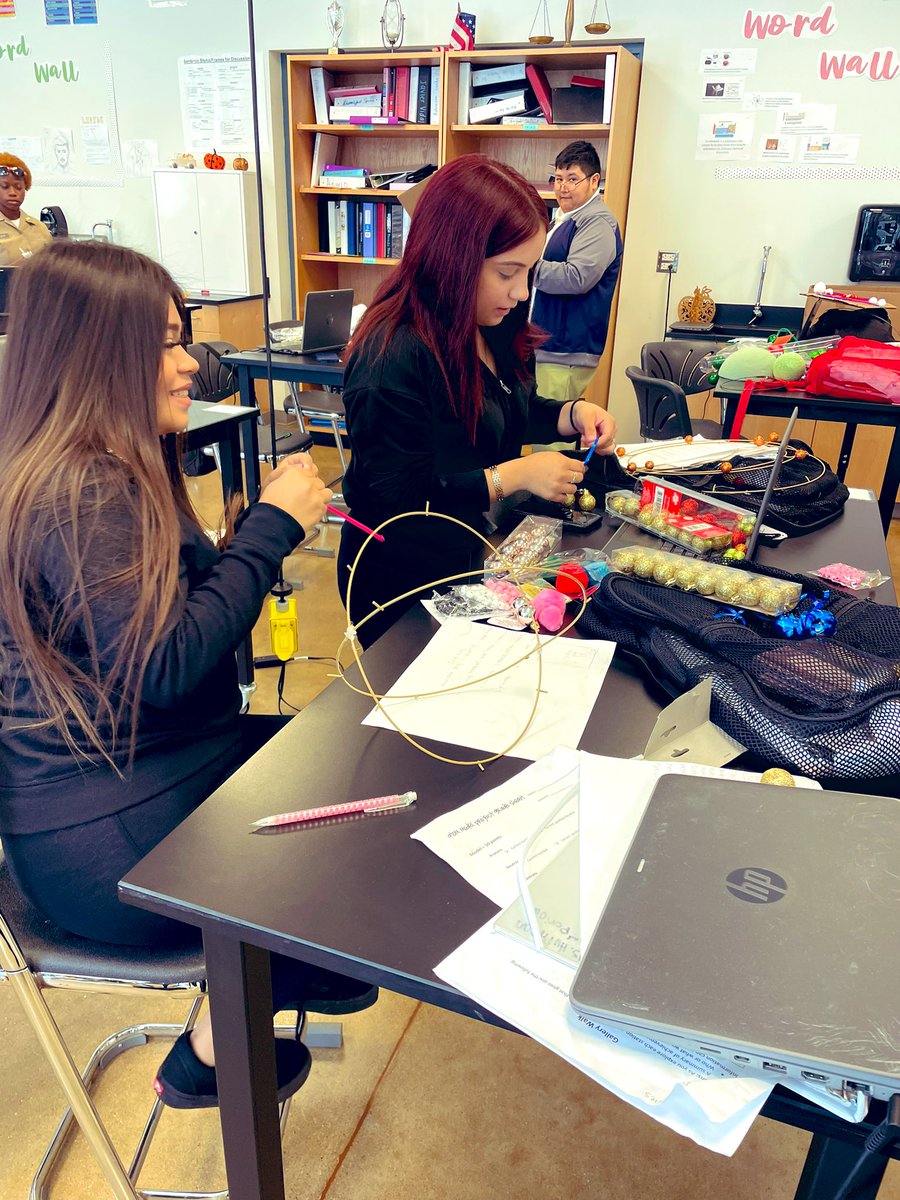 paintthetownMED's tweet photo. Makerspace + Curious Scholars = Development of critical thinking and problem solving skills + Increased communication and collaboration!
#communityintheclassroom #engineeringdesigncycle #atomicmodel @BTW_Houston @btw_hsep @HISD_SecSci https://t.co/kVPR0w19BW