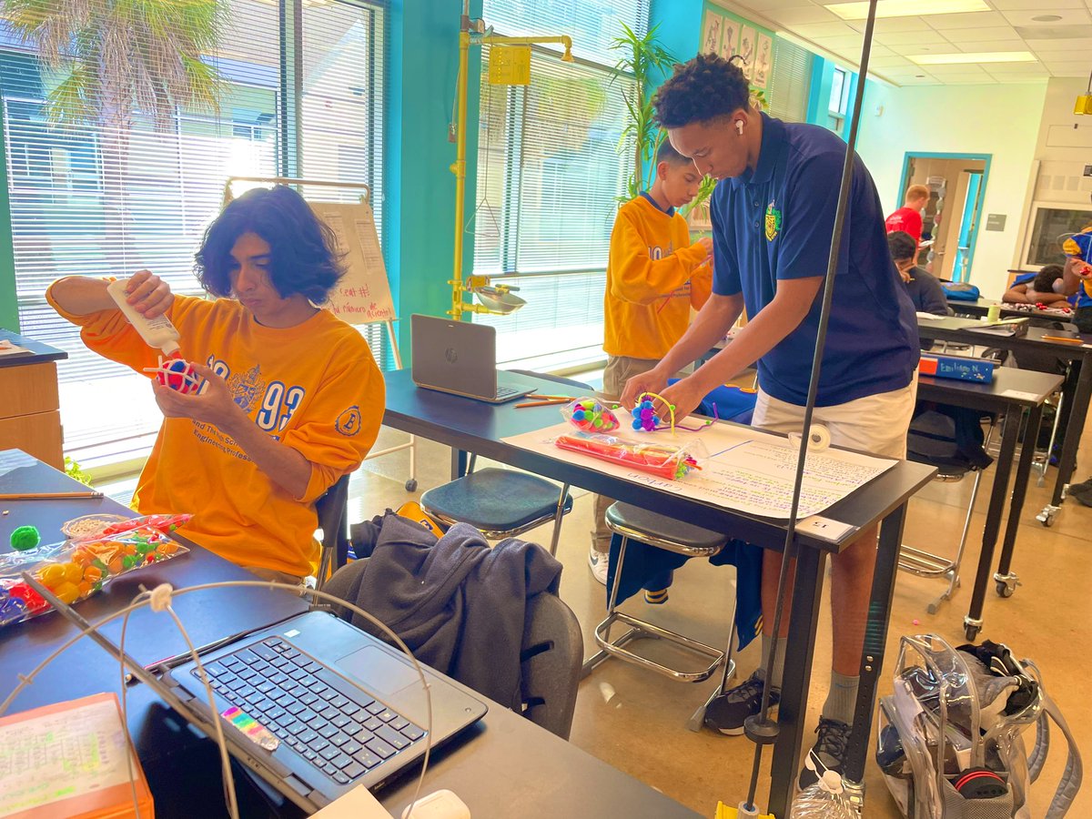 paintthetownMED's tweet photo. Makerspace + Curious Scholars = Development of critical thinking and problem solving skills + Increased communication and collaboration!
#communityintheclassroom #engineeringdesigncycle #atomicmodel @BTW_Houston @btw_hsep @HISD_SecSci https://t.co/kVPR0w19BW