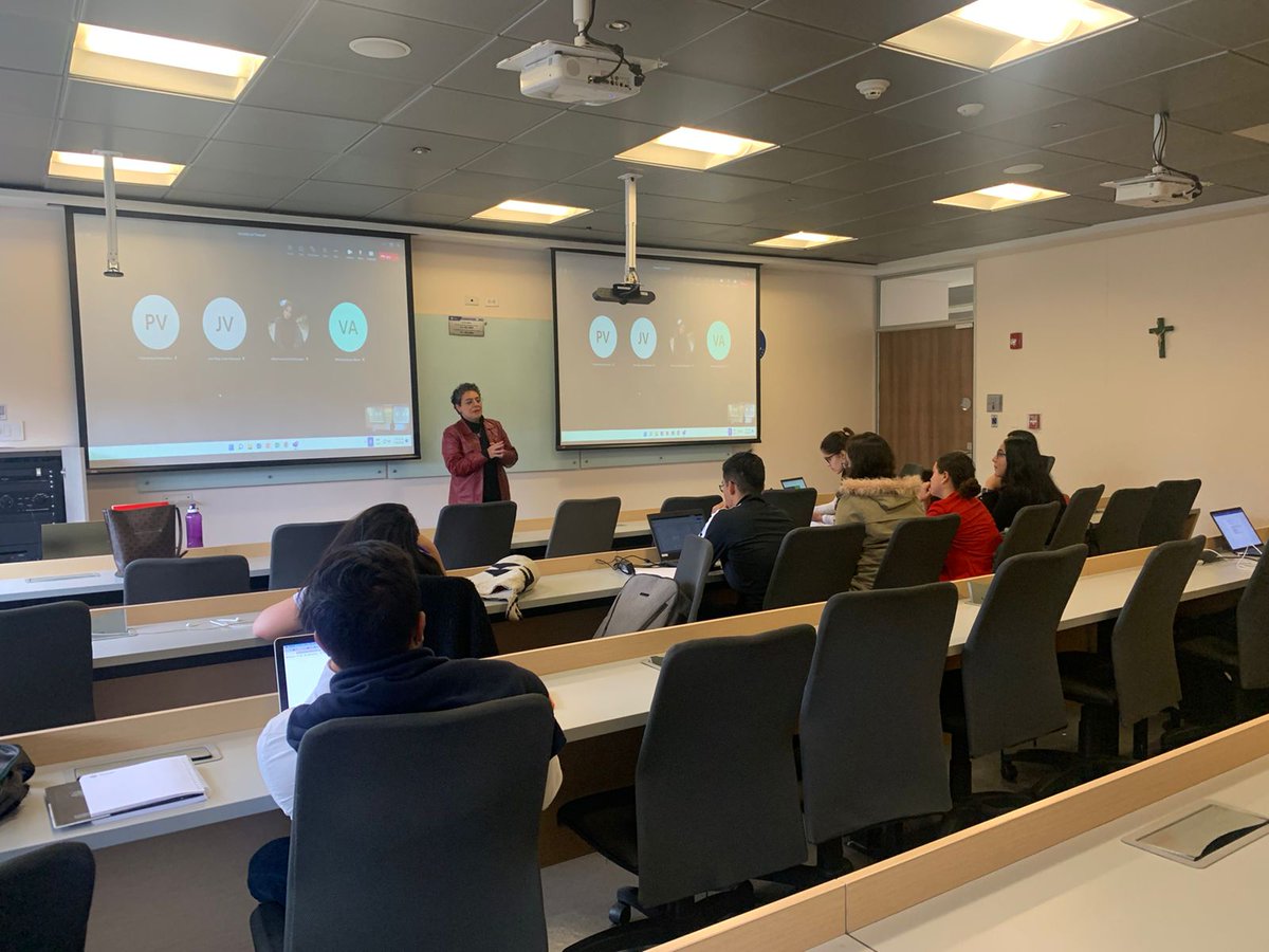 tatianaduplat's tweet photo. Aquí con la gente querida de la Universidad de La Sabana, hablando sobre comunicación y comunidad. https://t.co/YqJ340khmO