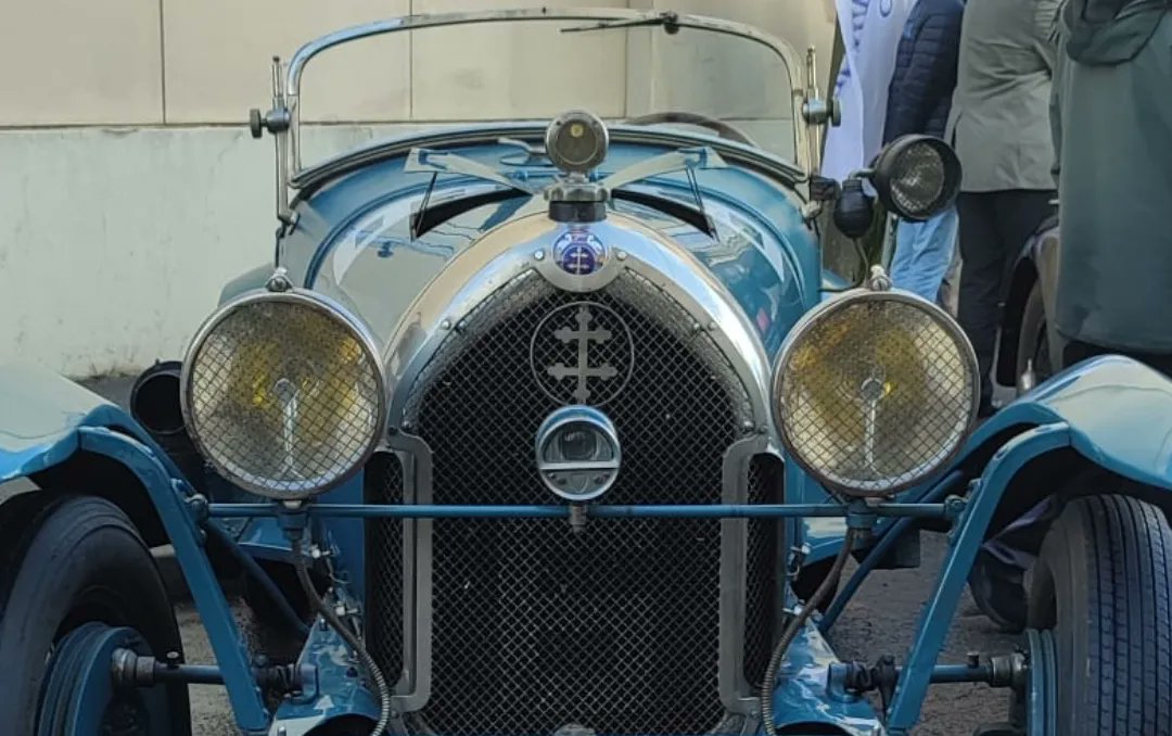 XavierPERICAT's tweet photo. Ce matin à @VilleArgenteuil, à l'initiative de @ffveofficiel, avec @GMothron, nous avons dévoilé la plaque #FFVE mettant en valeur des Lieux de l'Histoire de l'Automobile.
Lorraine-Dietrich, l'entreprise de tous les superlatifs qui gagne les 24h du Mans en 1926, il y a 96 ans!
. https://t.co/AWfZsBTbF4