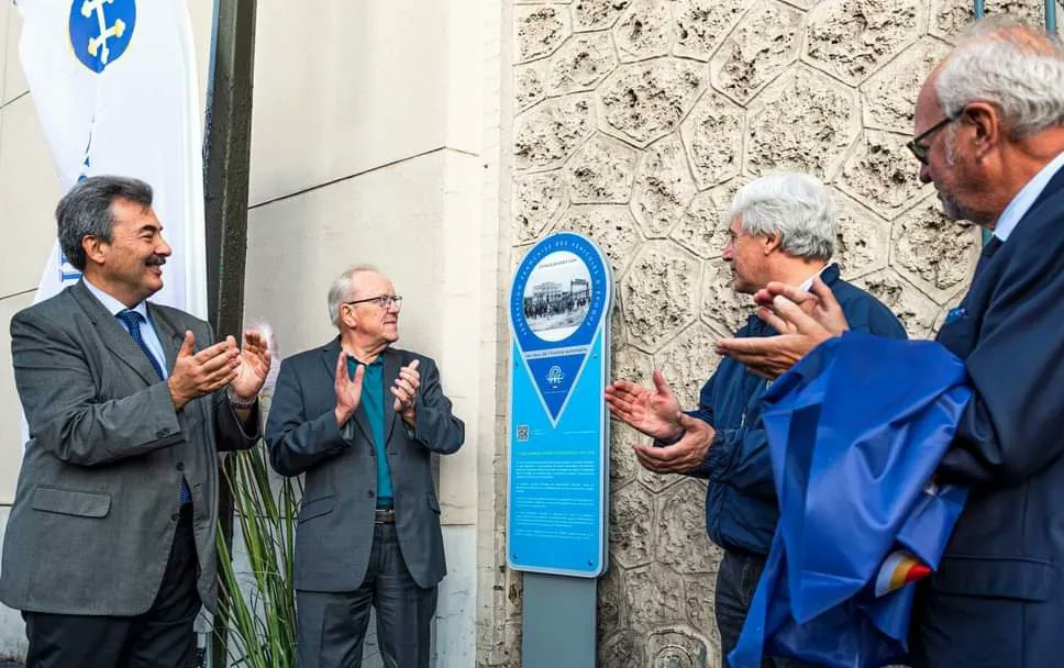 XavierPERICAT's tweet photo. Ce matin à @VilleArgenteuil, à l'initiative de @ffveofficiel, avec @GMothron, nous avons dévoilé la plaque #FFVE mettant en valeur des Lieux de l'Histoire de l'Automobile.
Lorraine-Dietrich, l'entreprise de tous les superlatifs qui gagne les 24h du Mans en 1926, il y a 96 ans!
. https://t.co/AWfZsBTbF4