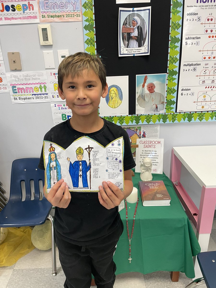 hfcrd37sts's tweet photo. We had a wonderful day learning about Pope John Paul II. Grade 3S made triptychs. #iBelieveinCatholicEd https://t.co/VZ7pJ89c1T
