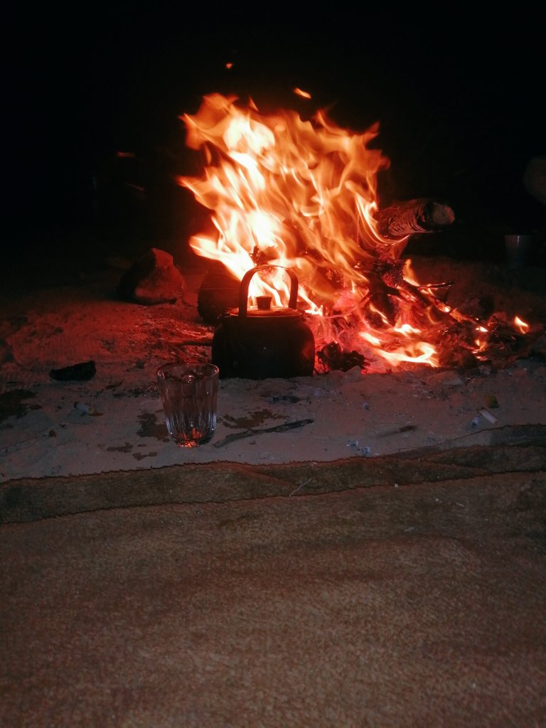 والله ماني صديق الصبح والقهوه انا صديق الليل والشاي ❤️