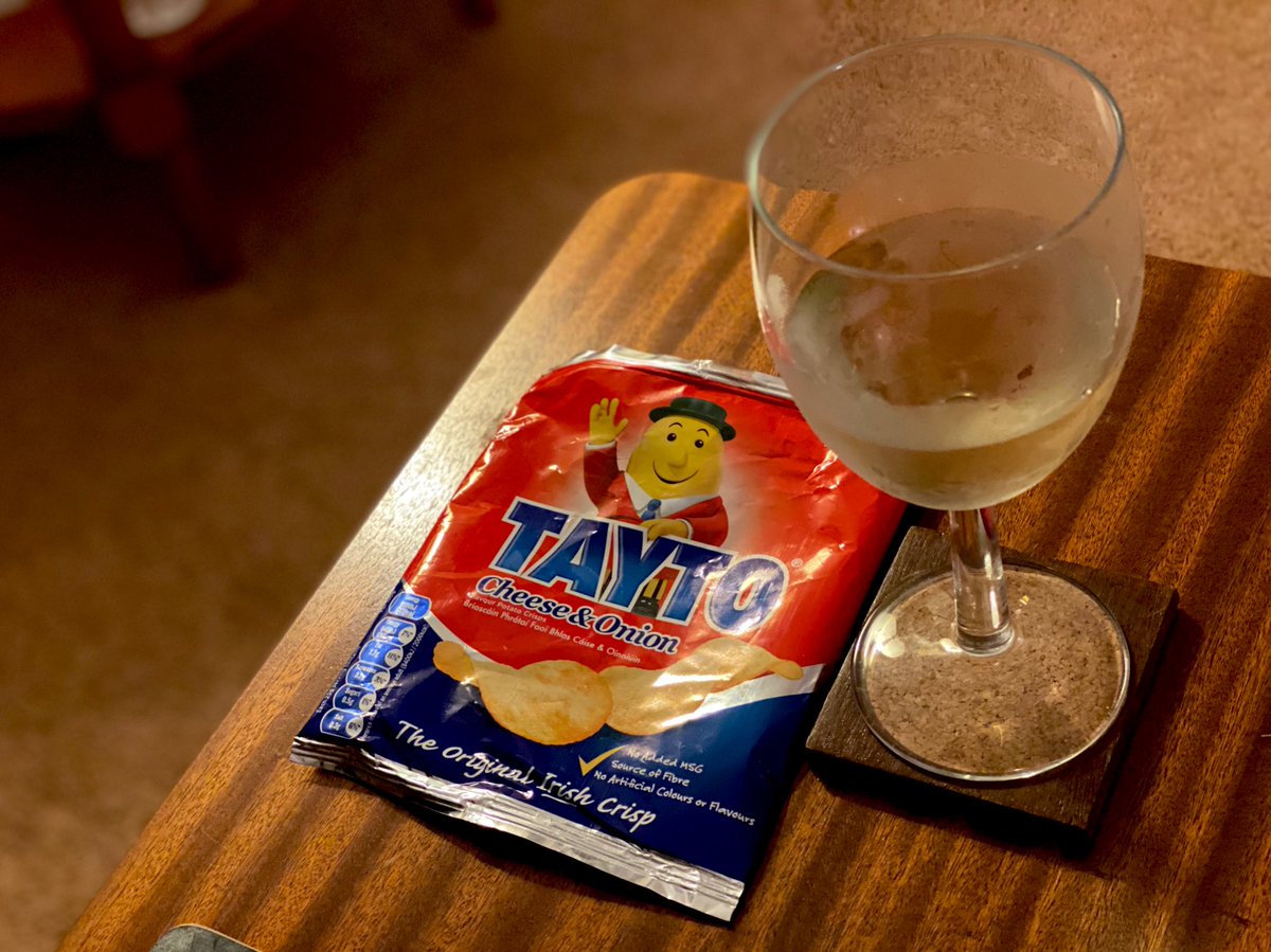 TVsAndyClarke's tweet photo. The naughtiest Saturday night food & wine combination…
White Burgundy + cheese & onion @MrTaytoIreland.
Good times!
#foodandwinematching #chardonnay #wine #crisps #tayto #cheeseandoniontayto
🙌🏻😉❤️ https://t.co/6oyuM9S8qh