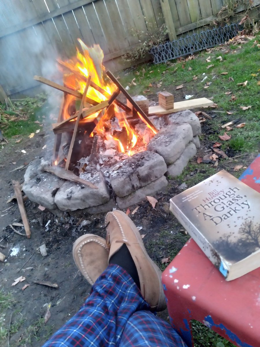 KevinBLucia's tweet photo. Probably the last #FireRead of the year, because the pallet company down the road isn't putting out free wood anymore. Done for the season! https://t.co/rBXnVKQAKb