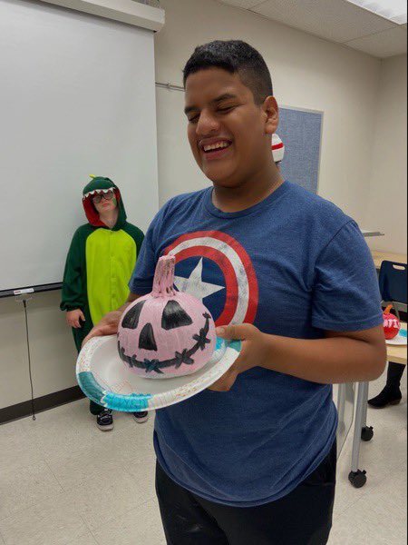 HarlanAVID's tweet photo. Face painting, BINGO, pumpkin painting, cookie decorating and devouring, dance party, trick or treating, and making masks is the way AVID, Senior Sem and ALE spent our day!!💙 @NISDHarlan @HarlanHawks_VB @harlanhawkmedia @HarlanDrillTeam #community #collaboration #totalJOY https://t.co/RGdWVxM1rm