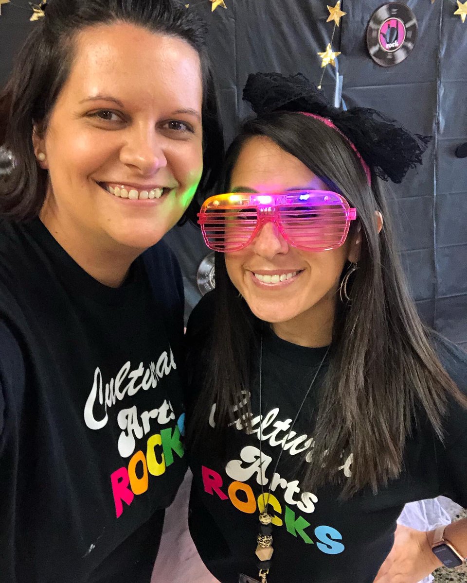 ms_zacks's tweet photo. We had a rockstar kind of day at school today with Rock Your School Day! 🤘😎🎸🎶

@QuarterfieldES @AACountySchools @getyourteachon 
#getyourteachon #rockyourschool #memorablemoments #funfriday #AACPSAwesome https://t.co/3DBtDDYVHC