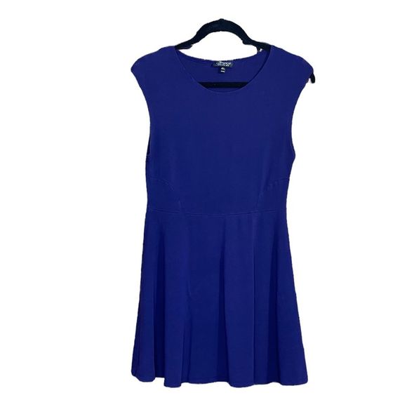 Overby4Kim's tweet photo. So good I had to share! Check out all the items I'm loving on @Poshmarkapp #poshmark #fashion #style #shopmycloset #josabank #barnesnoble #topshop: https://t.co/rCcKexubXD https://t.co/s3AyLFFkAZ