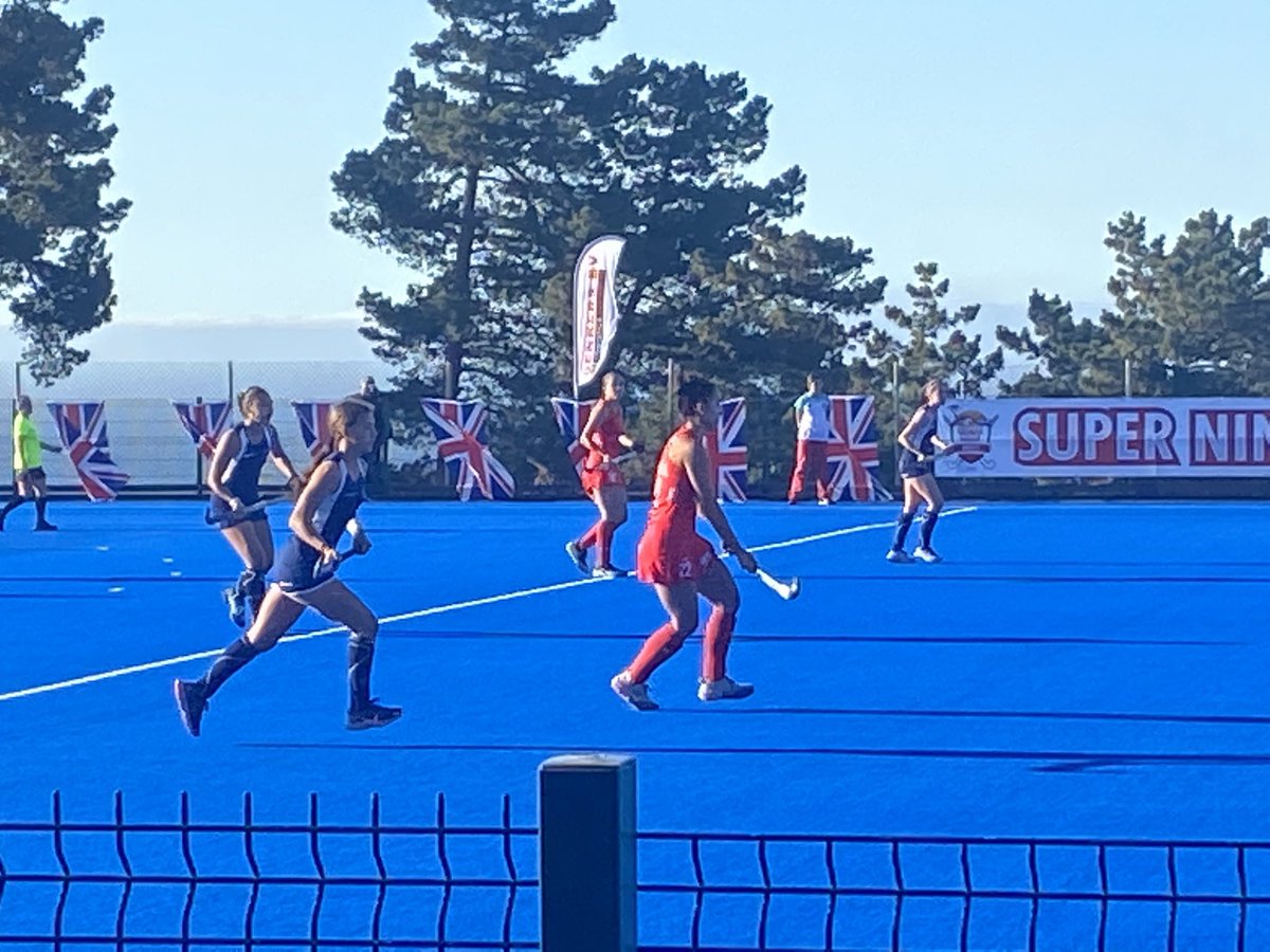 andydonoso15's tweet photo. Qué honor y orgullo tenerlas en Concón …. #diablas #diablitas #hockeychile ❤️ https://t.co/gIoJBWjd4X