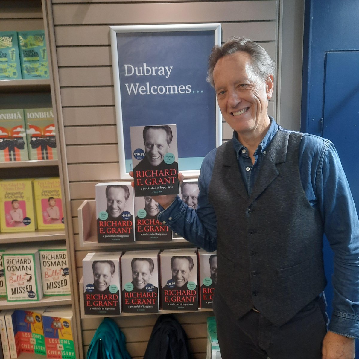 As seen on #thelatelateshow, @RichardEGrant discusses his memoir A Pocketful of Happiness. Filled with love, loss and the story of an extraordinary marriage... We've also got some signed copies in our Grafton Street shop ✨@simonschusterUK ow.ly/jtco50LhpWC