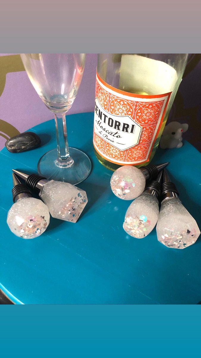 KWoo10's tweet image. Handcrafted wine bottle stoppers available at kwoo10designs.com #jewelry #coasters #allthingscreative