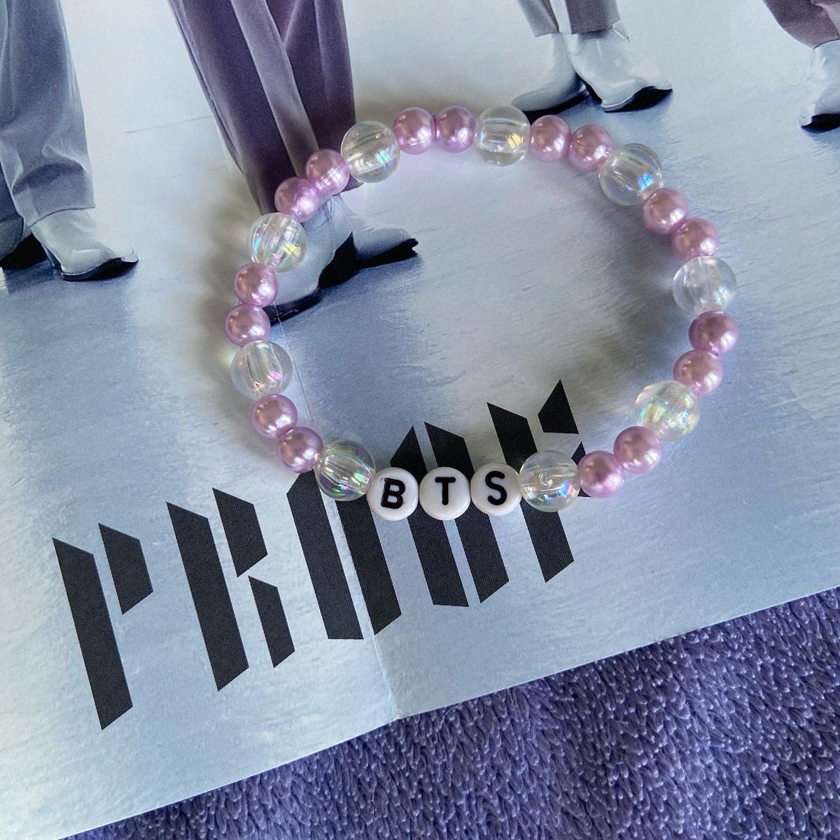 fyouthstudio's tweet photo. pulseiras roxas do bts para usar até os meninos voltarem 💜 https://t.co/UcyQNrlb32