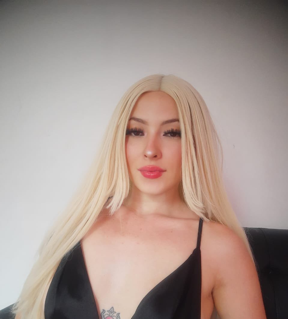 Lauradoll00's tweet photo. Can i send you nudes ? 🥹🥰               #nudes #onlyfans https://t.co/qZwuZcVYm6