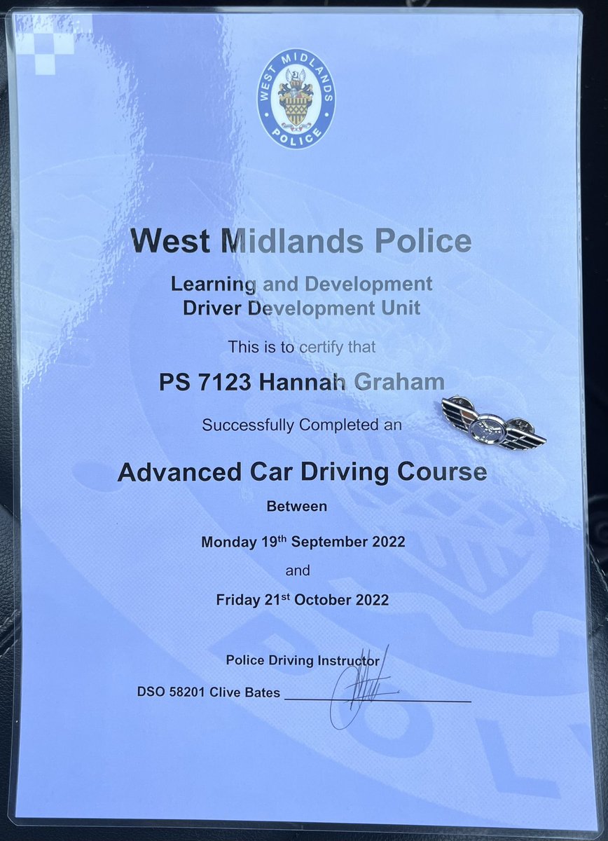 lulabelle_1981's tweet photo. Chuffed to have got my wings first time 🥳🥳🥳. A rollercoaster of a month and hands down one of the hardest things I’ve done 🚔👮🏻🚓 https://t.co/kBzZ5X9gdp