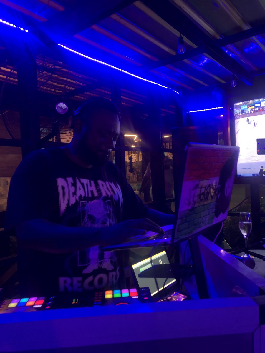 kofihayford233's tweet photo. Labadi Beach Hotel is on fire with @djblack π₯π₯π₯
@lexisbill & I are here too.
Come through folks! #WeekendWarmer https://t.co/x0JF2V8CBQ