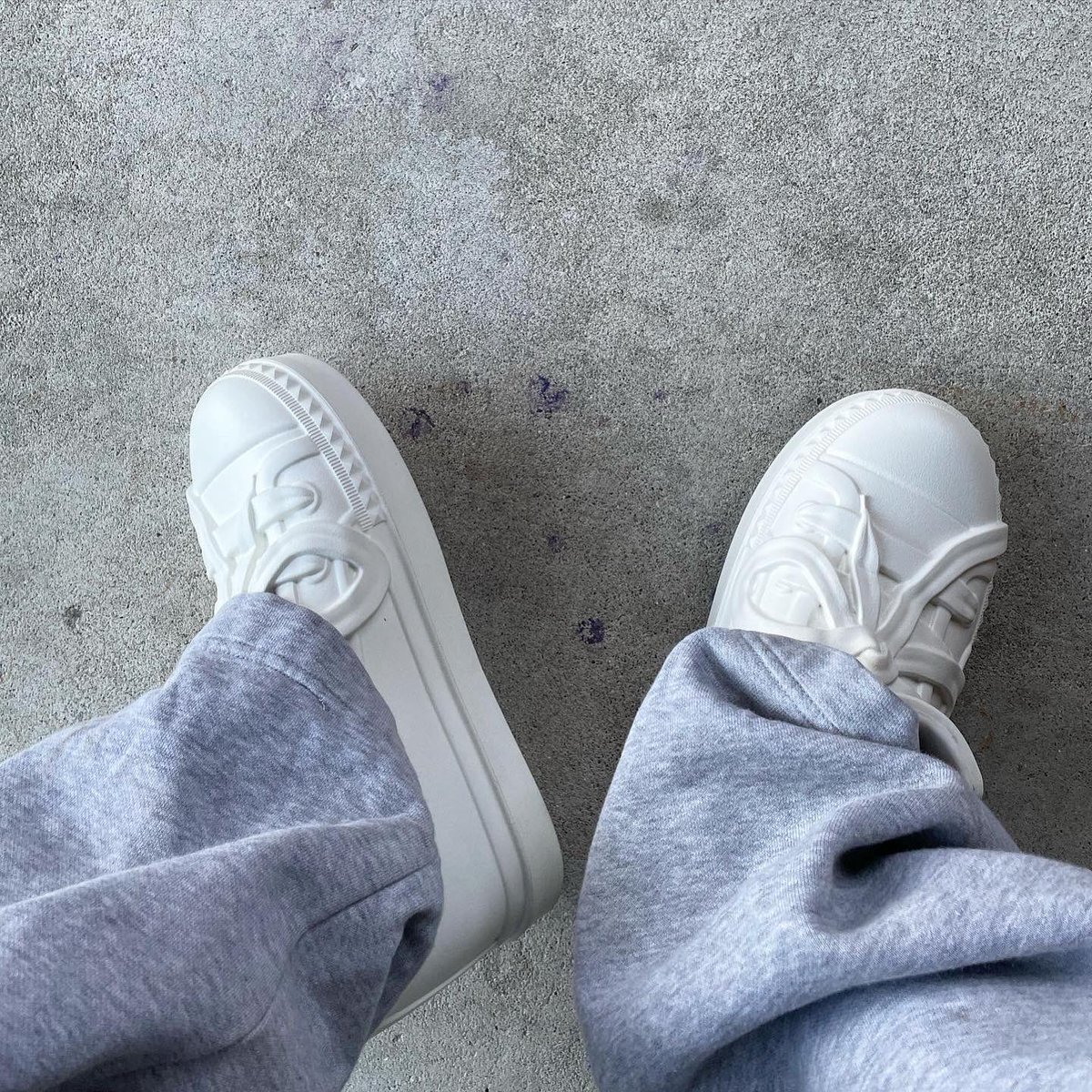 alansanchez_10's tweet photo. Meant to be worn on the moon. https://t.co/3CYUYL13QA
