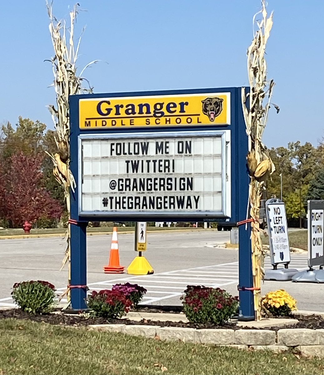 GrangerSign's tweet photo. Happy Friday, Grizzlies! Thanks to Mr. Scott Branson for this marvelous picture of me, and for my corn stalks! #fallattheden #thegrangerway @GrangerPTA @GrangerIPSD204 @ipsd204 https://t.co/njl6Iqx0rv
