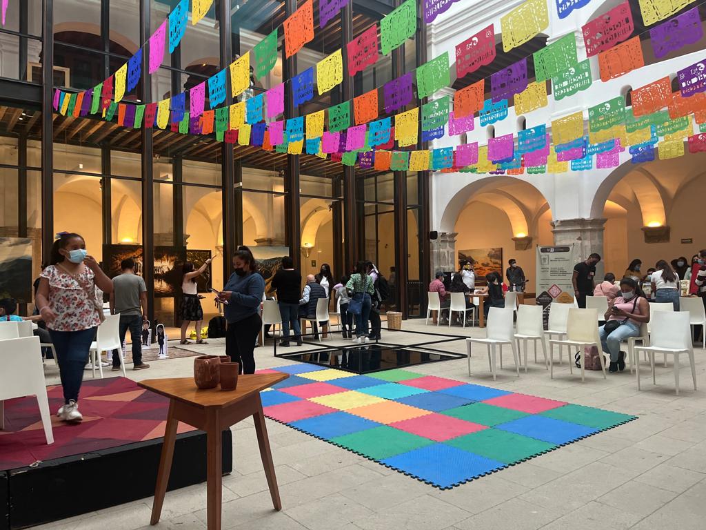 AGEO_GobOax's tweet photo. ¡Llegó el día! Ya estamos en la "6ta Noche de Bibliotecas", organizada por la #RUIO en el marco del "Día del Bibliotecario Oaxaqueño". ¡Les esperamos! https://t.co/aSOcLZGX7g