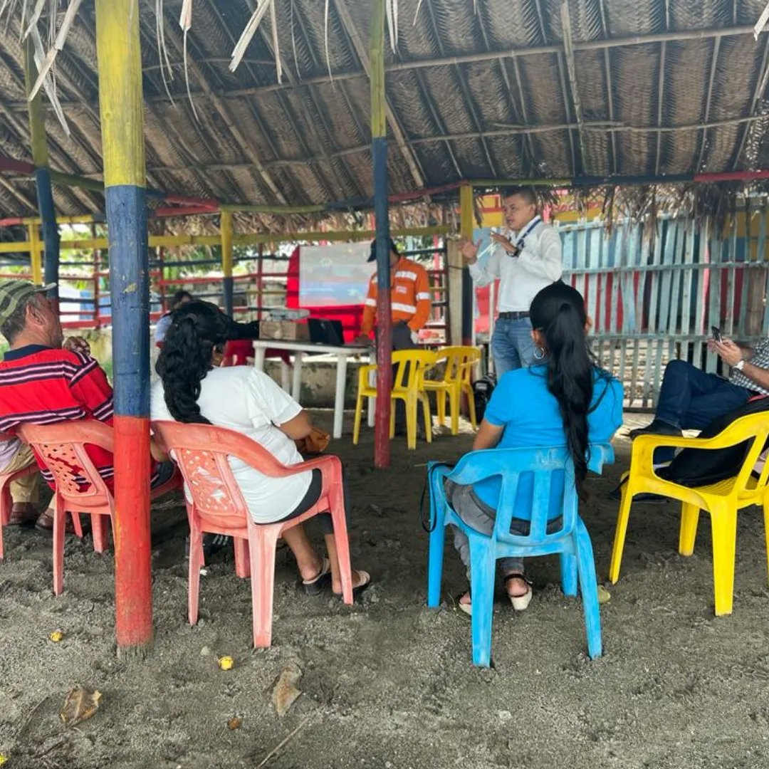 GrupoProdeco's tweet photo. 🎙️#ProdecoInforma |🤝🏻Seguimos trabajando en equipo para brindarle a nuestras comunidades información de valor, que les permita prevenir cualquier contingencia que suponga un riesgo para sus vidas💙
#EnProdecoSeguimosCumpliendo✅ https://t.co/Uktb4hGiqd