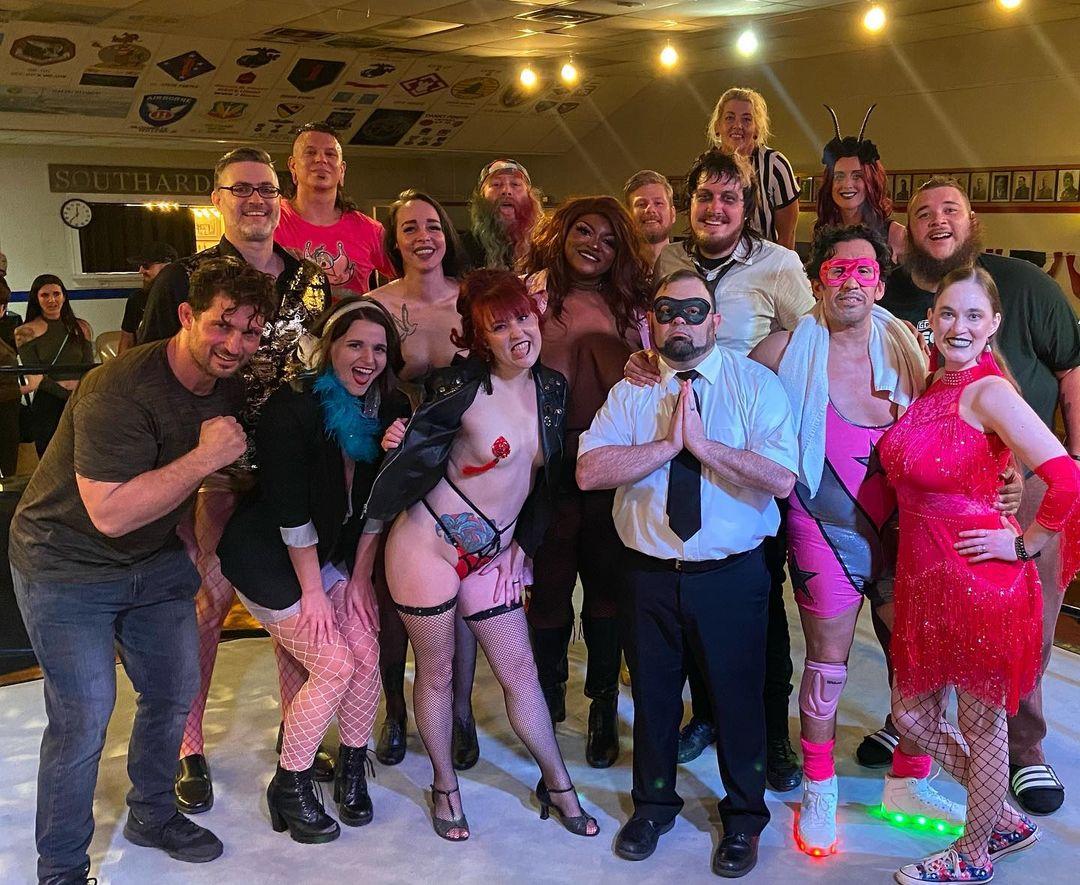 SondraRuthITR's tweet photo. Harlots ☑️
Havoc ☑️

Last weekend was amazing. Working with this crew on such an amazing show was good for the soul, and Halloween triumphed over Christmas besides! 😈💖✨ https://t.co/7ByPY3oXCZ
