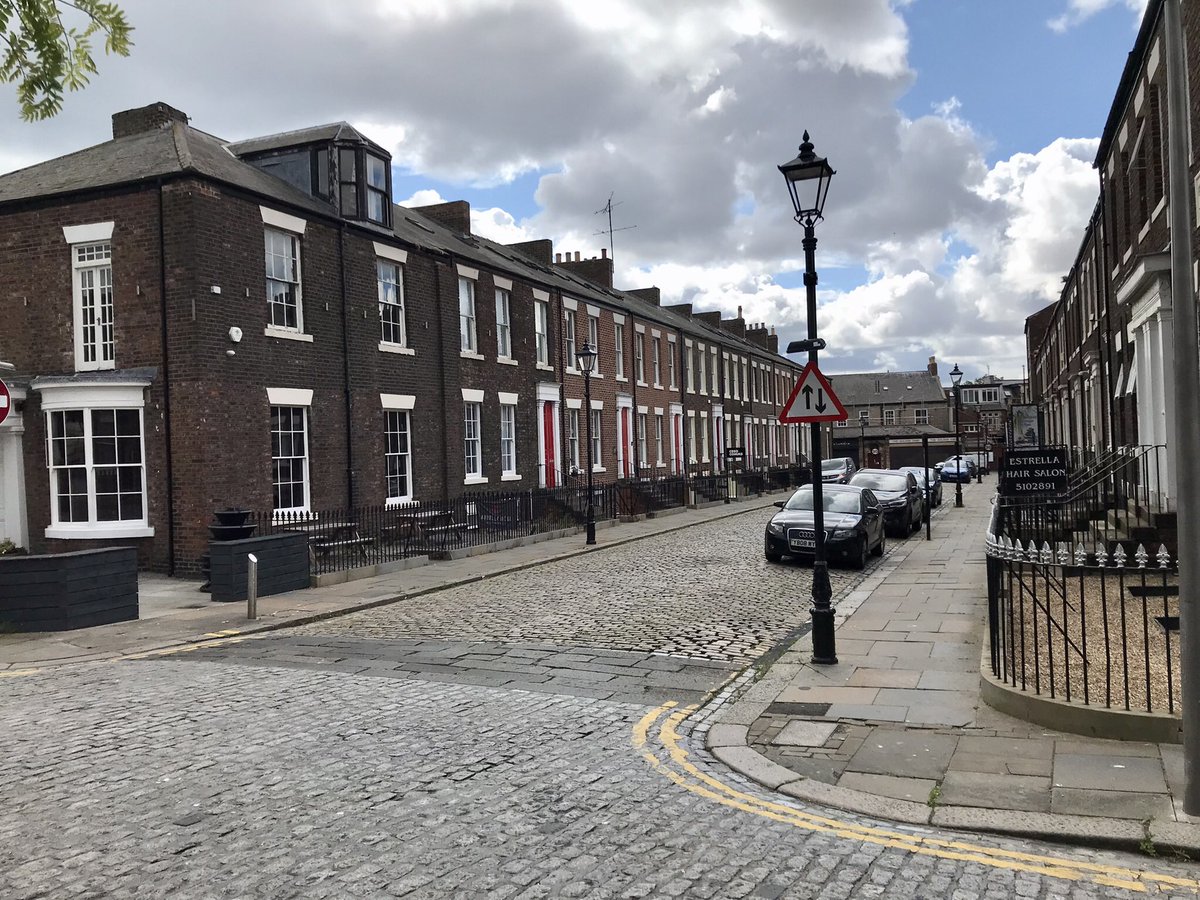 Where did people speak to their neighbours most during lock down ? The results of our #LivingWithLockdown survey The answer ? Good fences make good neighbours – terraced houses were the best COVID-beaters. createstreets.com/wp-content/upl…