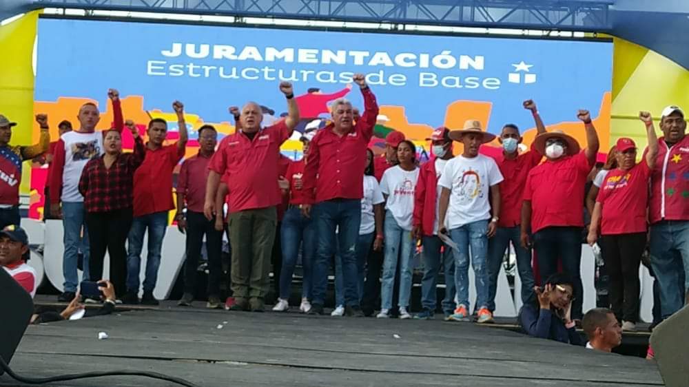 La juramentación de las estructuras de base del <a href="/PartidoPSUV/">PSUV</a> fue ahora en nuestro Apure grande, próspero y productivo 

Ahí estuvimos junto a nuestra gente, con los compañeros <a href="/dcabellor/">Diosdado Cabello R</a> y <a href="/eduardopiate2/">eduardo piñate</a>

¡Organizar, sumar y triunfar!

#PatriaUnidaYSolidaria
