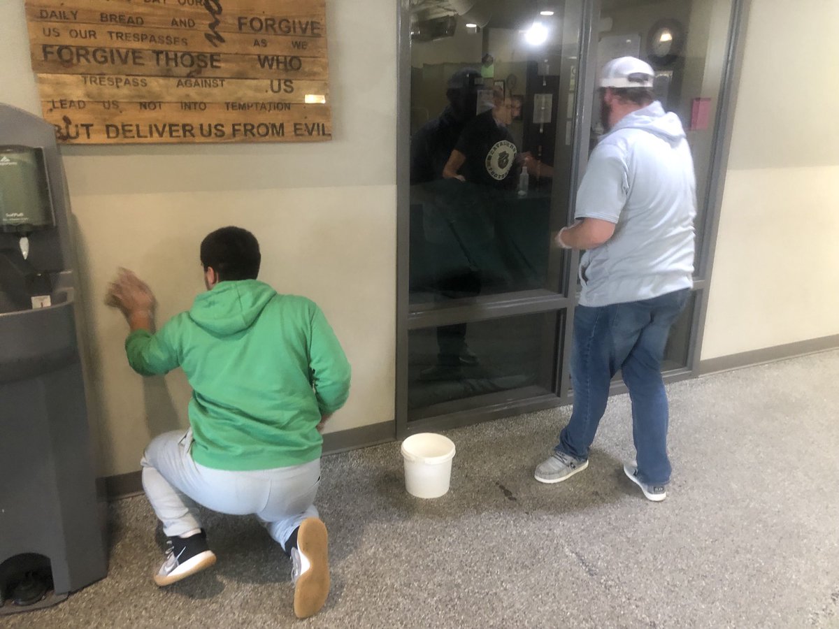 SFJeffersonFB's tweet photo. Today we took a break from football to serve our community at the Bishop Dudley Hospitality House. #PeopleMatterMost #YoungServantLeaders https://t.co/ELamzpgfwU