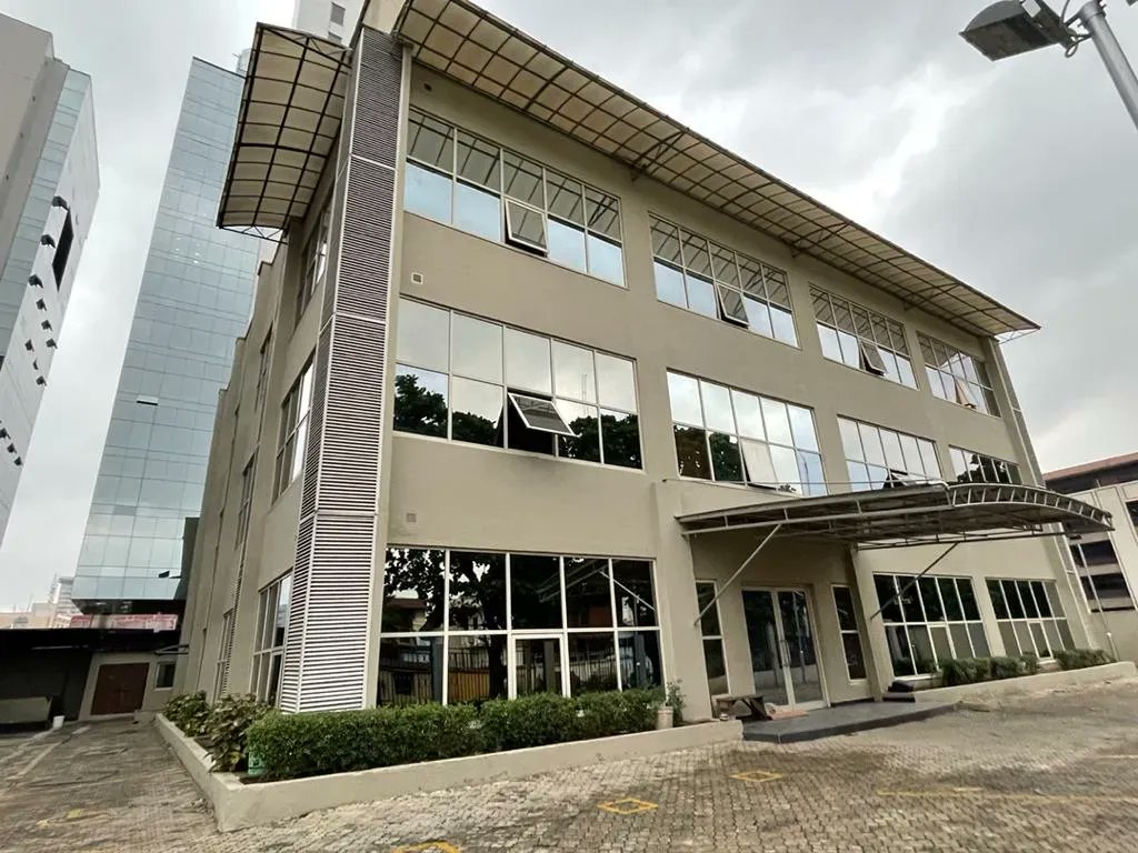 Didisrealty's tweet photo. Commercial spaces are properties designed for use as offices, retail space, wholesale, hospitality, or similar uses.
We offer a superlative corporate office for a multinational company or institution on Ahmed Onibudo Street, Victoria  Island.
Price 
N80,000/sqm 
Call 08039587482 https://t.co/wOoSmUfRU2