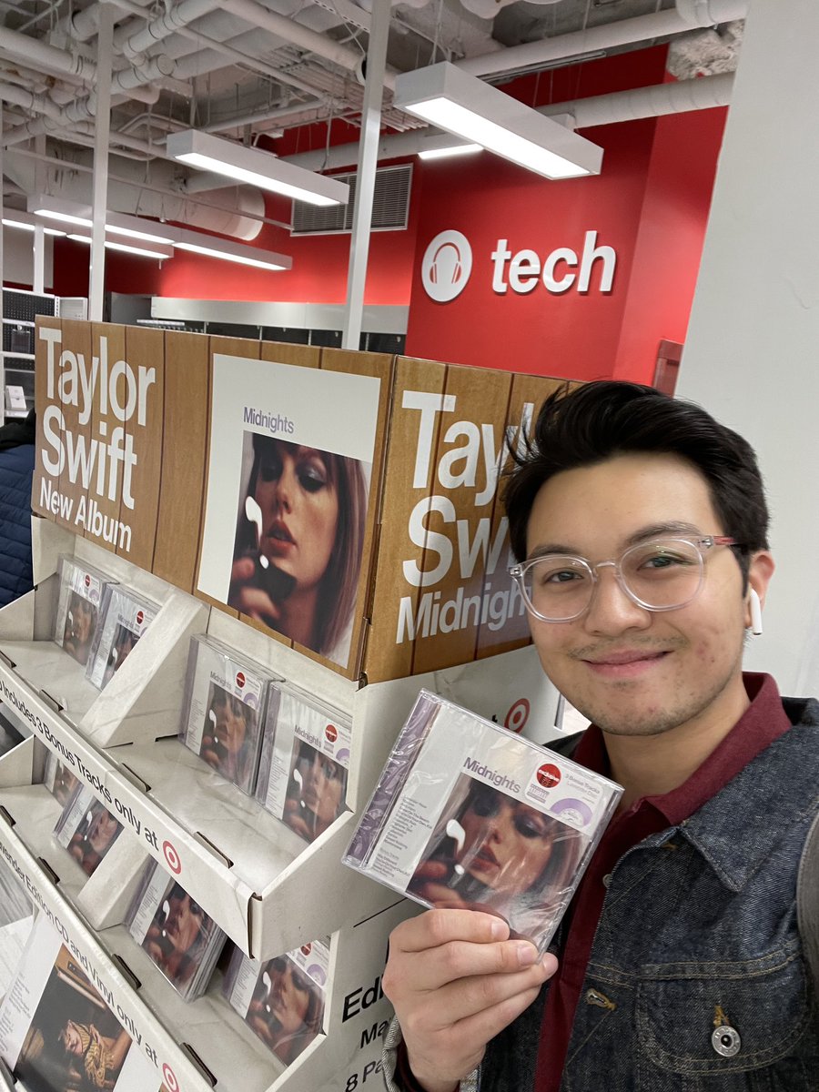 mickeyswiftie's tweet photo. It’s tradition 🎯 congrats on breaking new records everyday @taylorswift13 !!!

#TSmidnighTS @taylornation13 https://t.co/oBdxbGtZi5