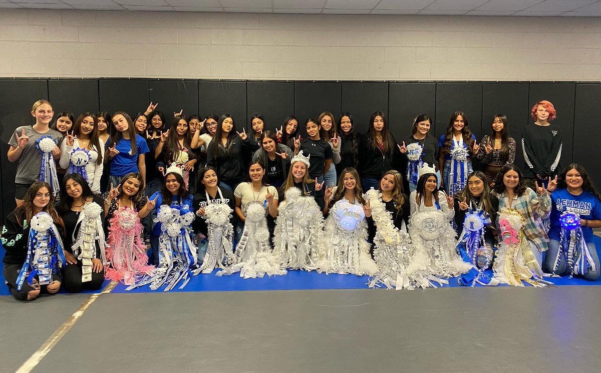 HOCO night for the lady lobos💙🤍
