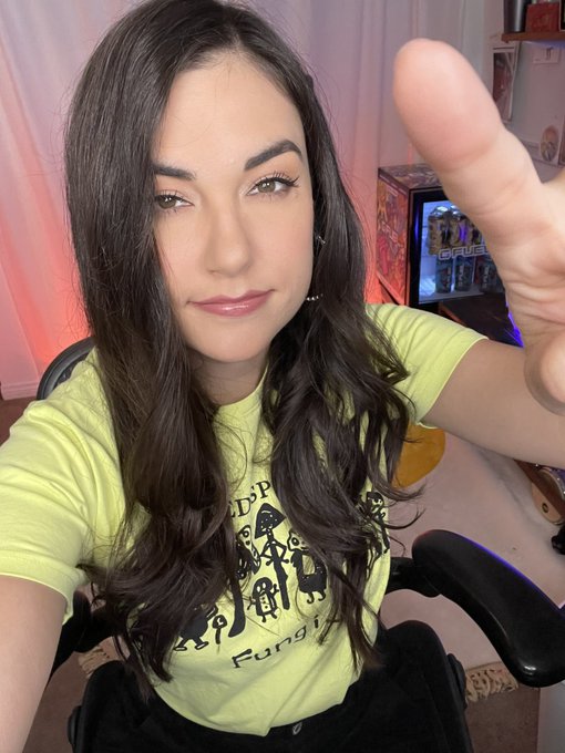 Friday Stream starts now see u there https://t.co/75B2uLorEp<a href="/tag/thewitcher3"class="tags"><span>#thewitcher3</span></a>