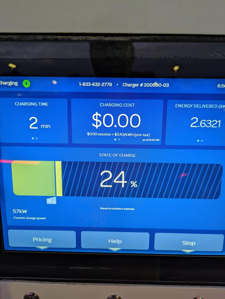 ScottBFLL's tweet photo. Mine is on the left and the screen on the left is hooked up to a Audi Q4. These charging speeds are abysmal at @ElectrifyAm #200090
#chrgdvw https://t.co/Lf5E9EsIlp