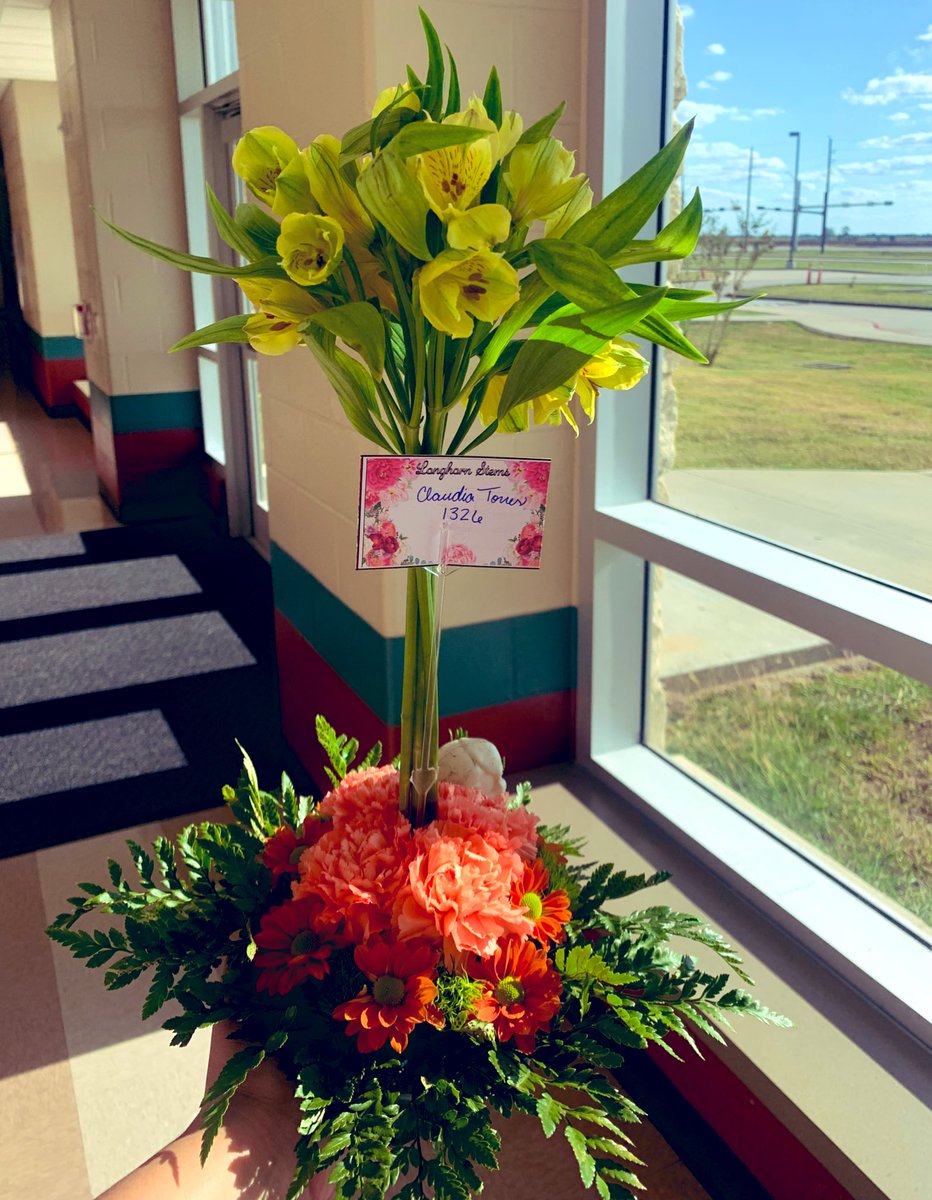 Couldn’t leave for the weekend without taking home this beautiful arrangement made by @LonghornStems! Our CTE Longhorns continue to amaze me with their skills and talent. #WeAreGR @LamarCISDCTE