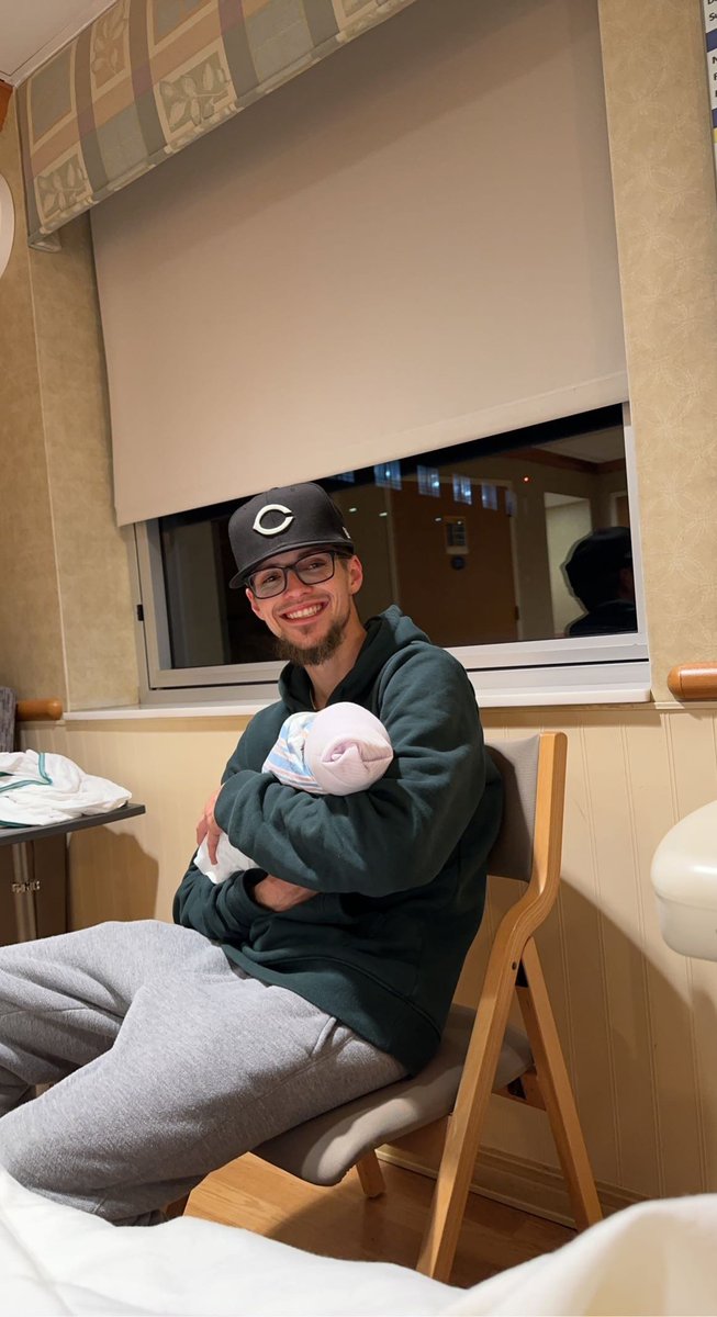 dssj04's tweet image. Best 2 days..We kicked ass with our inventory $6mil only -$1500..probably due to a new system...Yays😎🤩  And the big one came last night.@PostyCrew @rriproarin  The whole reason for not getting a follow up Posty concert...Fam before being a fan! My son Shady with his son Colson.