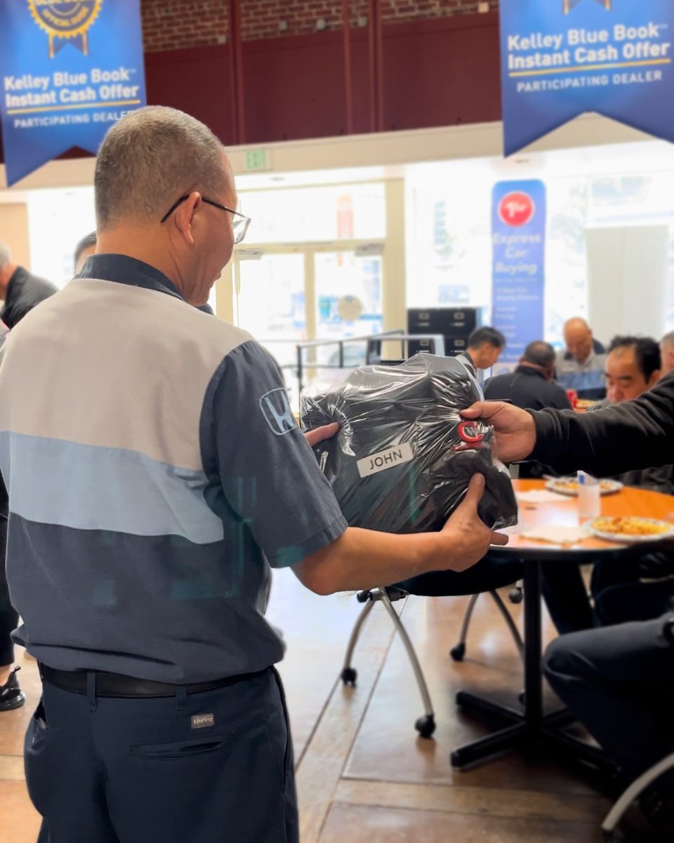 We had a great employee lunch at Honda of Oakland! Getting our winter jackets ready!