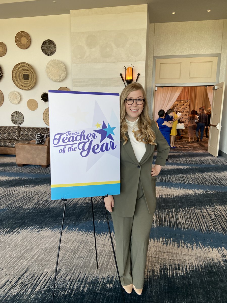 carolinesweet82's tweet photo. Got to hang out with my bestie @holamsjohnston today as she was honored as a finalist for TX Teacher of the Year.

She didn't win. I guess Texas wasn't ready for this jelly. 

And by jelly I mean dismantling systemic racism and providing kids a culturally responsive education. ;) https://t.co/sYmraFjWK3